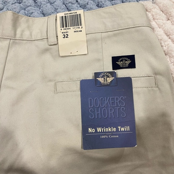 Dockers Gray Flat Front Shorts Casual Style- Men’s waist 32 (NWT) - Picture 2 of 8